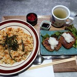 ほびーい喫茶店 - ハンバーグ納豆チャーハン (値段お任せ)