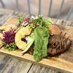 The LOAF Cafe - ■本日のボードランチ ￥1.650 豚肩ロースのグリル、淡路玉ねぎのアグロドルチェ