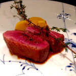 トリッペリア トリッパ - 【2014年10月】シェフのおまかせコース（3,980円）のメイン：鴨肉のロースト　ポルチーニ茸のソースで。奥の黄色い付け合せはインカの目覚め。
