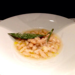 トリッペリア トリッパ - 【2014年10月】シェフのおまかせコース（3,980円）の白いんげん豆の煮込み。供された瞬間のバジルの香りがものすごい。