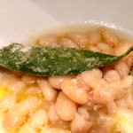 トリッペリア トリッパ - 【2014年10月】シェフのおまかせコース（3,980円）の白いんげん豆の煮込み、近影。