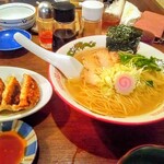 帆玲 - 餃子(3個)と中華そば小