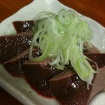 用賀酒場 もつ焼 エビス参 - タン刺し