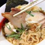 横浜中華そば 維新商店 - 部位の切り分け？