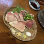 酒と旨いもの なまけもの - 鰤、鰹の藁焼き