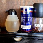 日月堂 - 花山椒とブラックペッパーはふりふりします