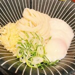二代目平成麺業 - 温玉山かけ