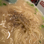 一蘭 - 替玉と一緒に胡椒も投入！