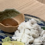 酒とアテよいよい - 鱧の落とし(合わせられた梅肉がめちゃうま、、、)