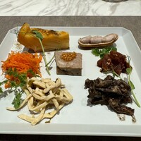 ON the TABLE CHINESE - 