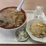 銀龍 - 料理写真:もやしそば¥800.半チャーハン¥550(漬物付き)