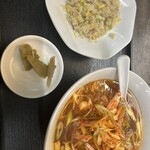 中華 丸八 - ネギラーメンと半チャーハン