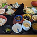 漁師料理 かつら亭 - 刺身御膳 2860円　(2025.7)