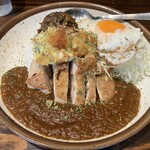 横濱咖喱商会ハマール - 大きめチキンにちょい焦げのポテサラは幸せなカロリー