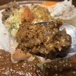 横濱咖喱商会ハマール - ご飯すすむキーマにカメラ寄りすぎた...