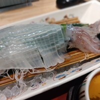 対馬のどぐろとイカ活き造り 博多 魚蔵 都ホテル店 - いか拡大