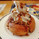 コメダ珈琲店 - 料理写真:お月見シロノワールキャラメルマロン・ミニサイズ