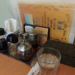 祭麺堂 - 卓上調味料