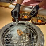320823153 - 【私のお勧め②】三重 松阪牛サーロイン薄切り網焼きすき