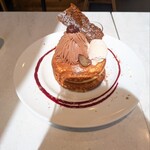 カフェ＆ブックス ビブリオテーク 東京・有楽町 - モンブランとプラリネクリームのパンケーキ カシスソース