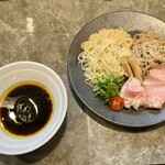 RAMEN ROOM 18 - 醤油つけ麺