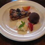 ビストロモナミ - チョコアイス、バニラのムース、ベリーのタルト(2014.07)