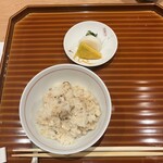 本城 - しめじと油揚げごはん　香の物