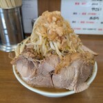 どでん - ラーメン少、豚増し、にんにく、野菜増し、脂増し
