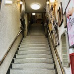 ワインとイタリア料理 141 - 階段を３階へ