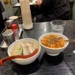 陳麻家 - 料理写真:半々セット
・鶏ソバ（塩味）+チーマーハン