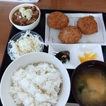 もつ煮ショップ - チーズメンチ定食とミニもつ煮