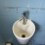 熱海ゴールデンアイ - 小便器と間違えそうになる手洗い