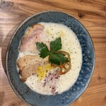 鶏そばと担々麺 一石二鶏 - 