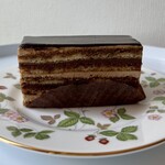 アルカイク - オペラ　14層からなる美しい断面