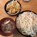 粉家 - きのこ汁うどん　大　950円
かき揚げ天　150円
