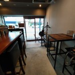 串揚げ料理店 紫雲 - テーブルが増えてる