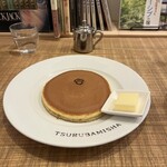 ホットケーキ つるばみ舎 - 到着。ホットケーキ1枚。どんぐりの焼印。