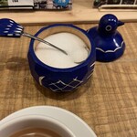 ホットケーキ つるばみ舎 - 砂糖は青い鳥の中に入ってます。グラニュー糖。