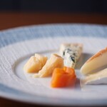 イタリアンダイニング&ワインバー キザブロ - チーズ盛り合わせ¥1980