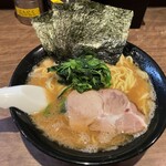 麺達うま家 - 黒丼よりも青磁が似合うテイストと思うが