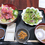 大衆酒場 朝霞 ミフネ - 海鮮丼（800円）