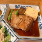 割烹 銀波 - 鰤煮付け