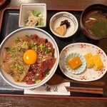 割烹 銀波 - 料理写真:日替わりはマグロとヒラメの漬け丼