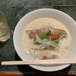 カゾクテイ - 濃厚鶏白湯醤油