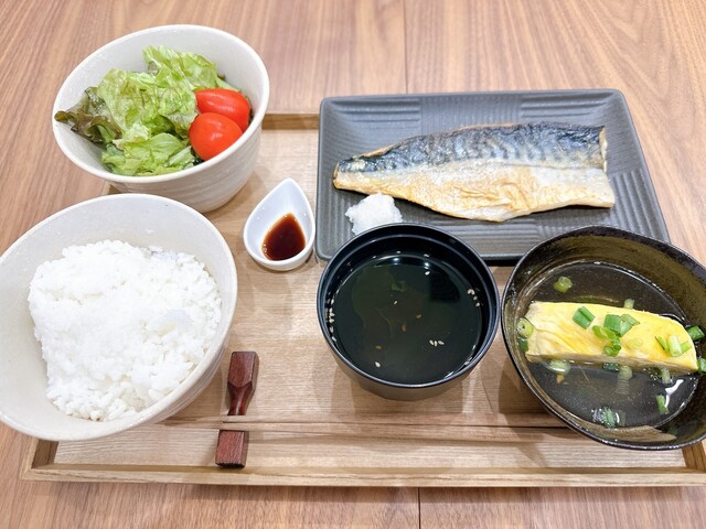 Hakkou Kissa to Oshokuji Dokoro Manmaru Mura