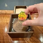 センプレ - 長島町に古くから伝わる郷土料理でもある箱寿司をセンプレ風にアレンジ。ワクワクするアミューズ。