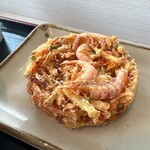 サヤマ テラス - かき揚げとしては大きめな海老で食べ応えがあり、美味しかったです