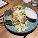 オステリア　チリエージョ - ロメイン産レタスと炙った生ハムのシーザーサラダ