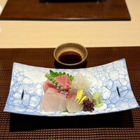 京会席　銀明翠 - 御造り　御造り盛合せ　トロ、縞鯵、ひらめ