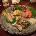 まねき屋 - 刺身盛り合わせ